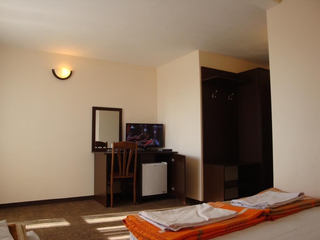 Family Hotel Diana Lyaskovo  Exterior photo